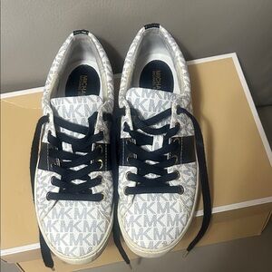Michael Kors White & Navy Logo Low-Top Sneakers